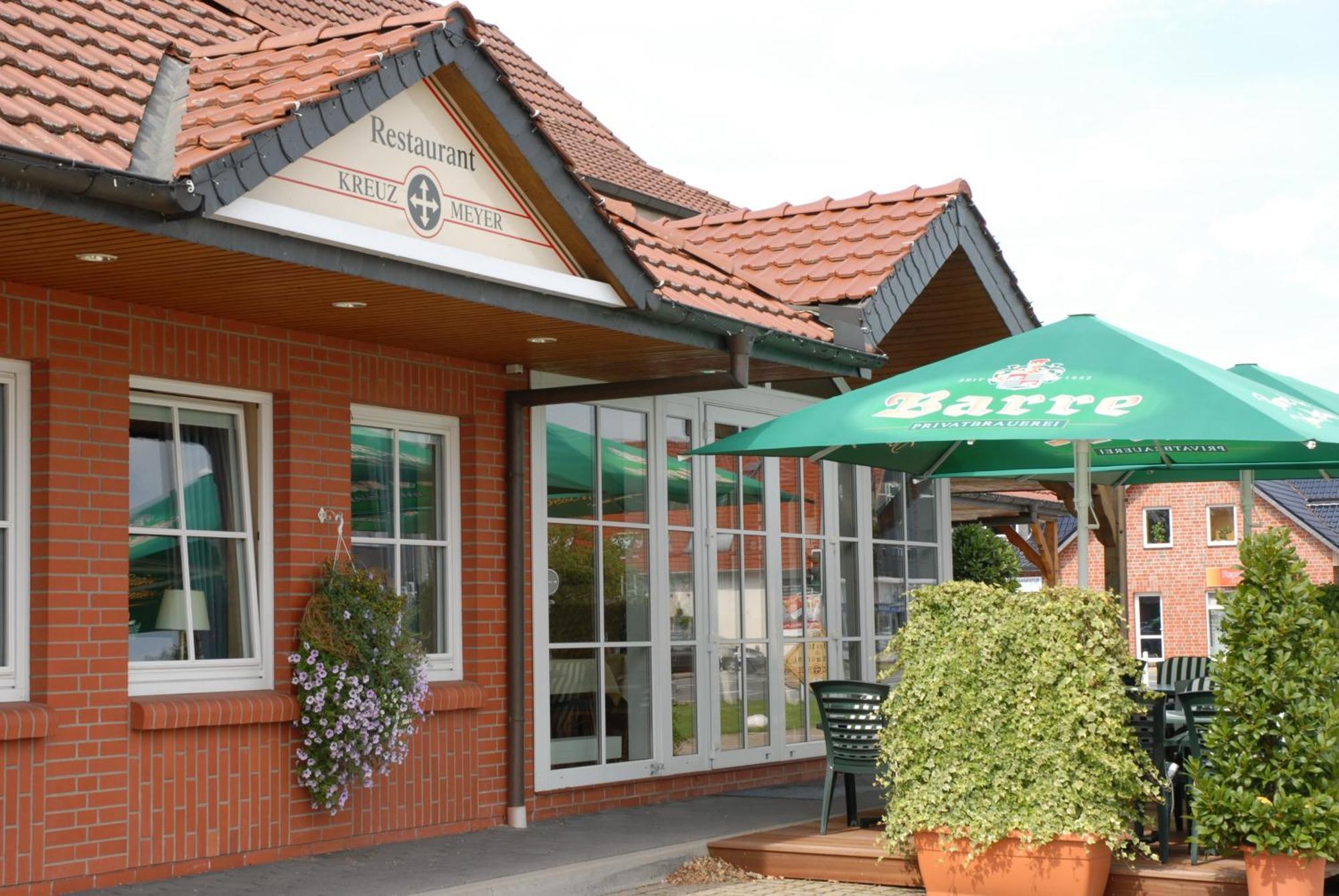 Land-Gut-Hotel Restaurant Kreuz Meyer Щур Екстериор снимка