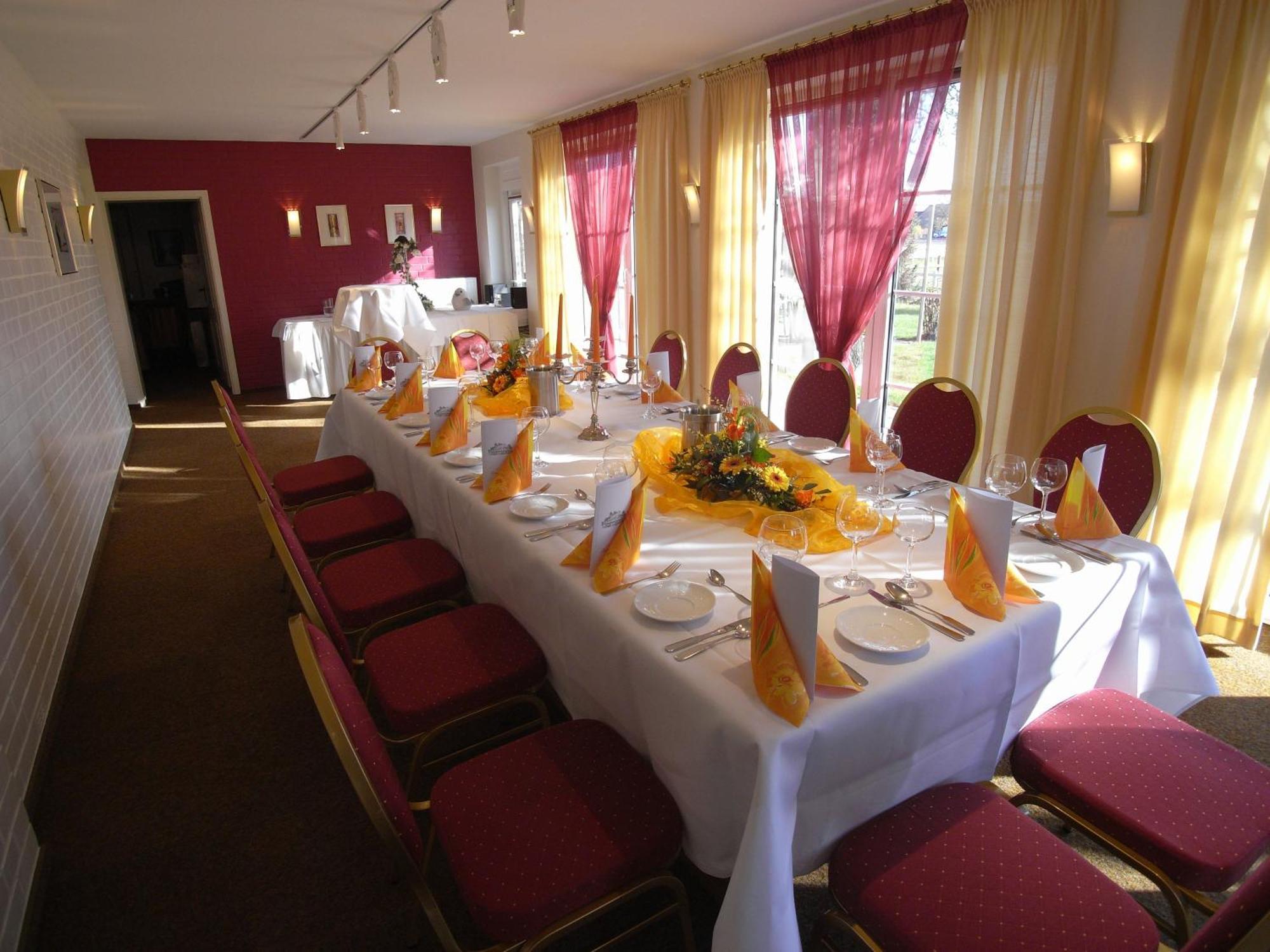 Land-Gut-Hotel Restaurant Kreuz Meyer Щур Екстериор снимка