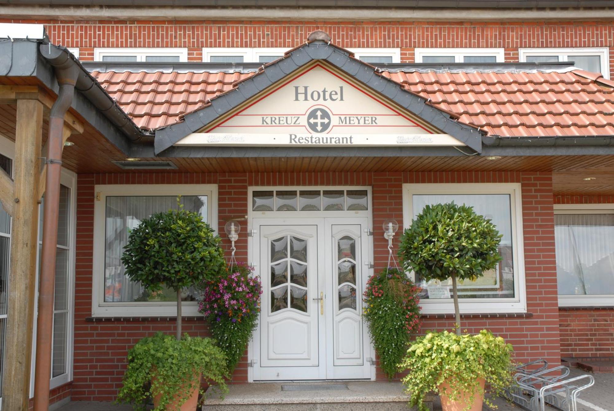 Land-Gut-Hotel Restaurant Kreuz Meyer Щур Екстериор снимка