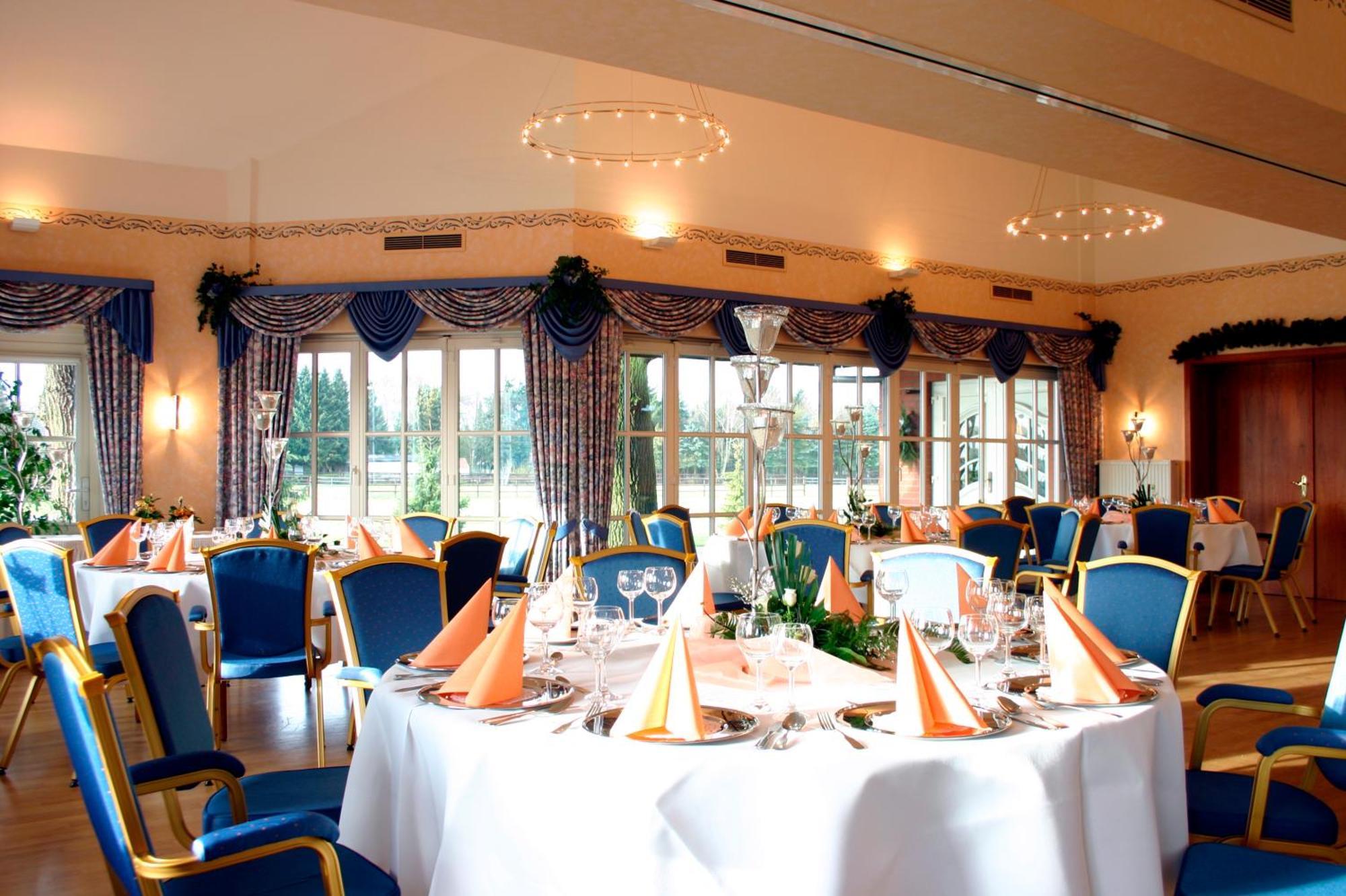 Land-Gut-Hotel Restaurant Kreuz Meyer Щур Екстериор снимка