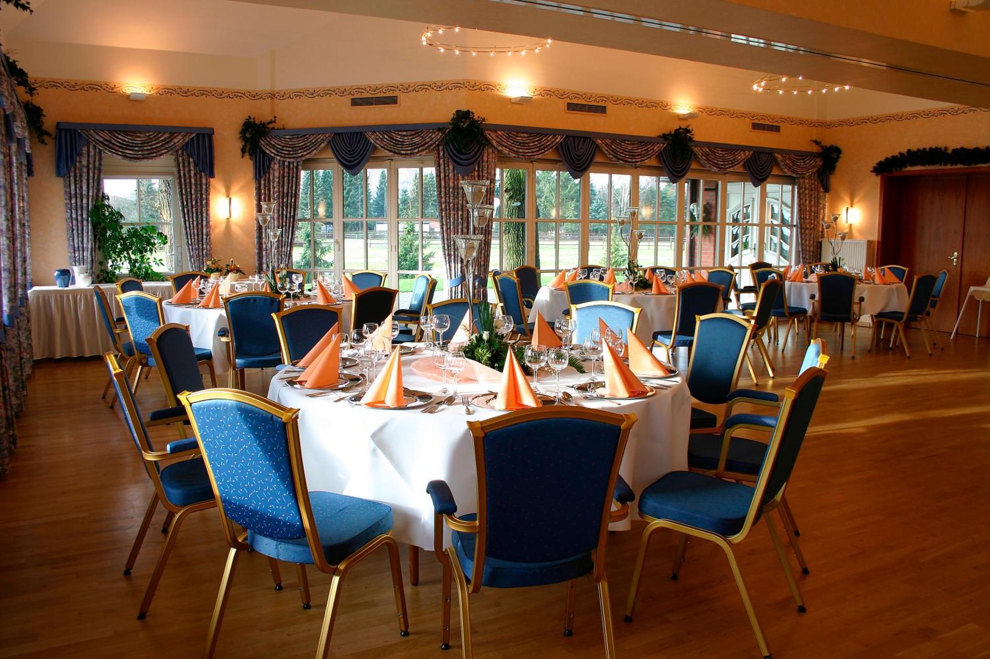 Land-Gut-Hotel Restaurant Kreuz Meyer Щур Екстериор снимка
