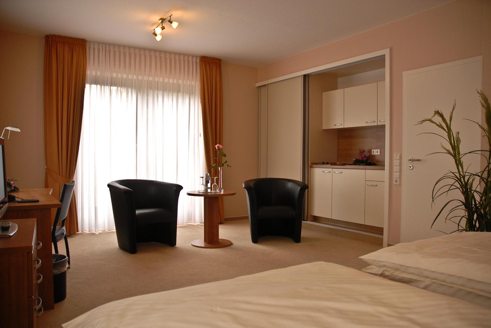 Land-Gut-Hotel Restaurant Kreuz Meyer Щур Екстериор снимка