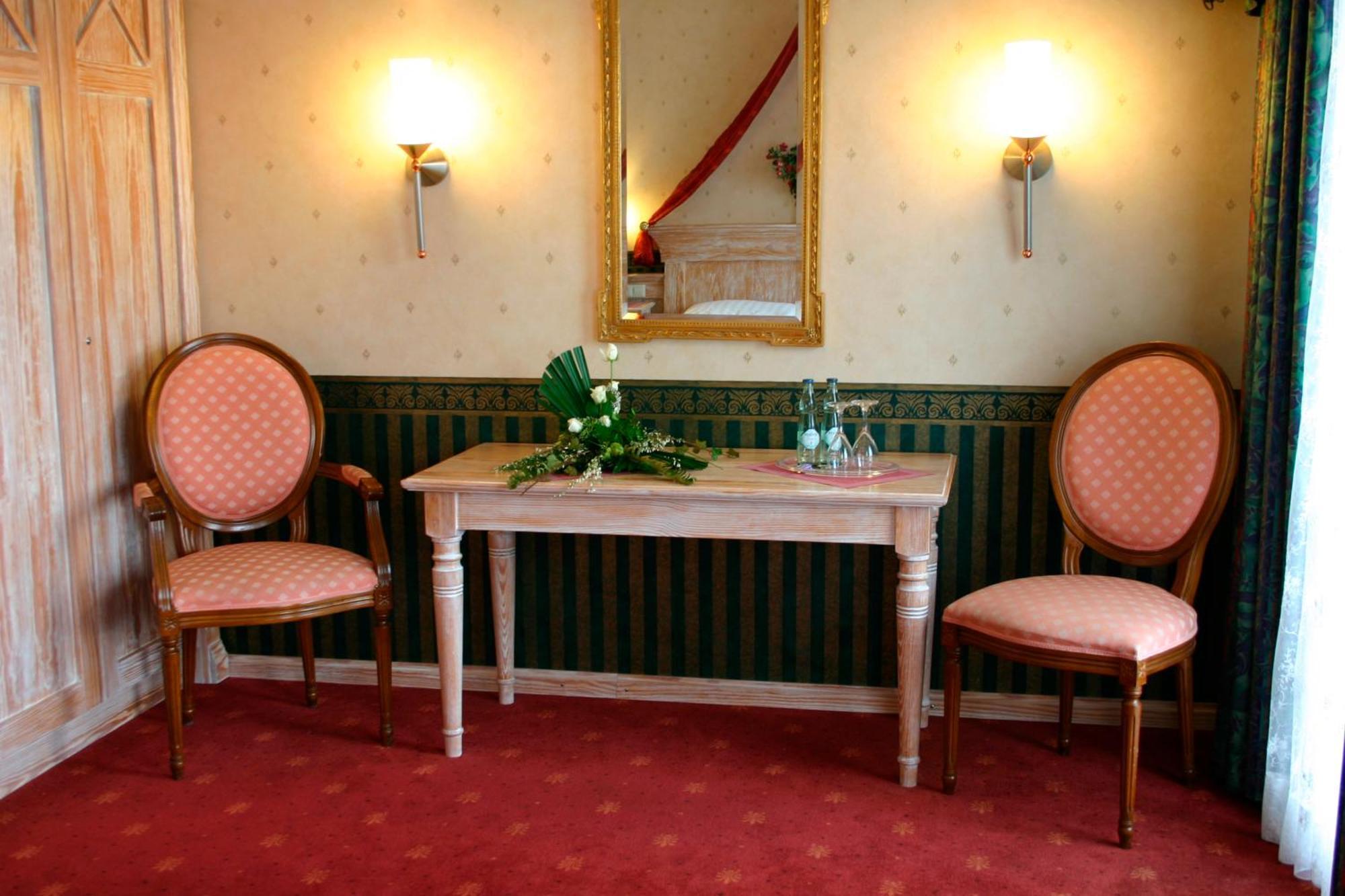 Land-Gut-Hotel Restaurant Kreuz Meyer Щур Екстериор снимка