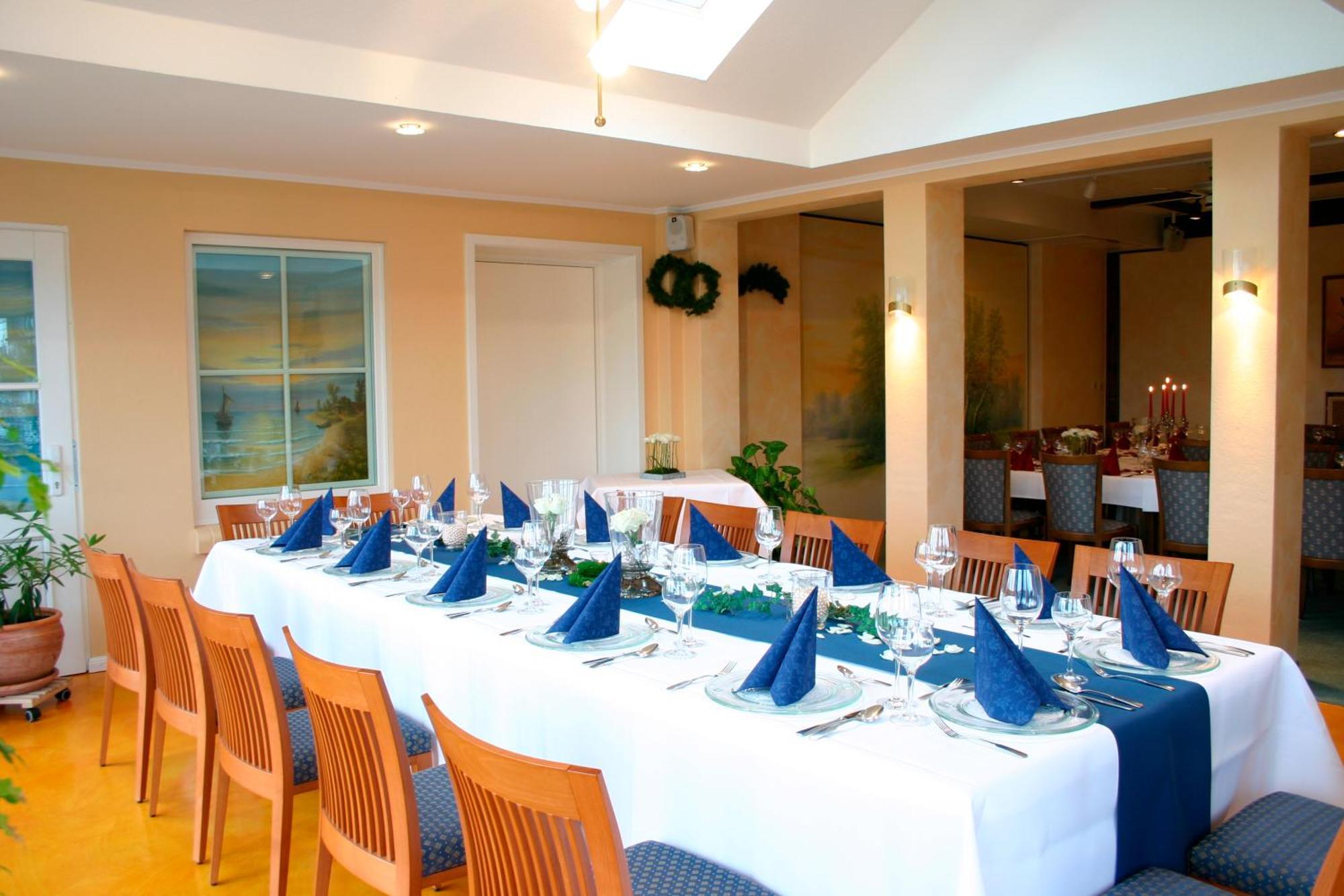 Land-Gut-Hotel Restaurant Kreuz Meyer Щур Екстериор снимка