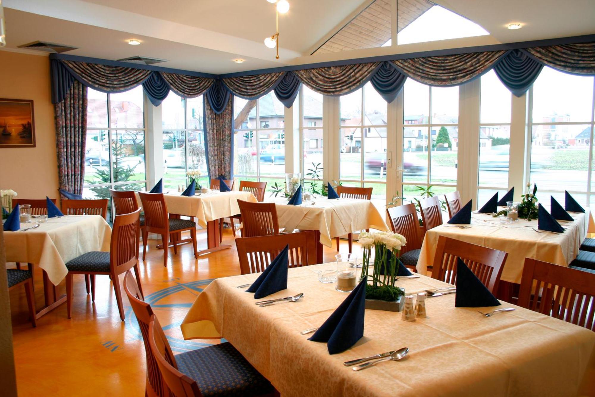 Land-Gut-Hotel Restaurant Kreuz Meyer Щур Екстериор снимка